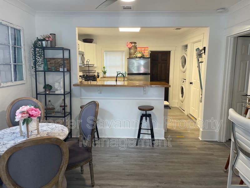 Savannah House: 626 East Waldburg Street