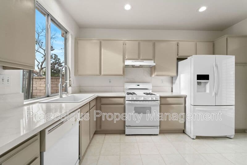 San Diego House: 8265 Gold Coast