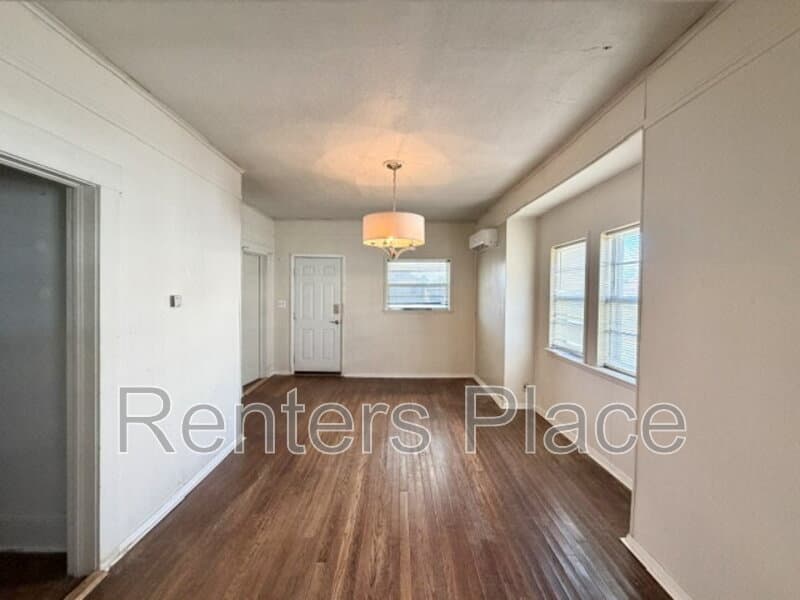 Claremore House: 428 E 4th St
