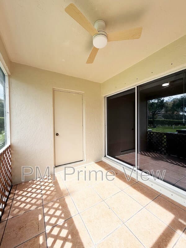 Weston Townhome: 61 Whitehead Cir