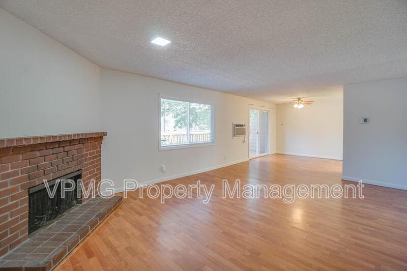Vancouver Condo: 605 SE 121st Ave