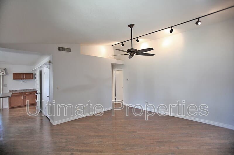 Peoria House: 8140 N 107th Ave