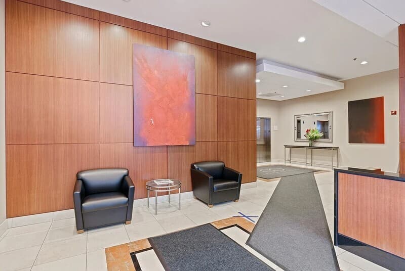 Chicago Condo: 330 W Grand Ave