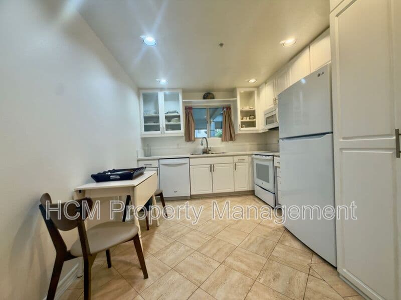 Irvine House: 2233 Martin