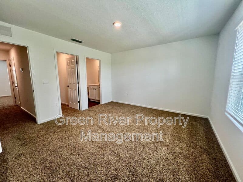 Middleburg House: 827 Rivertree Place