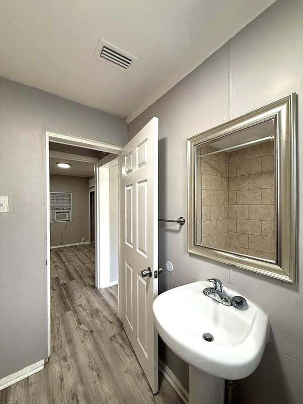 Tampa House: 8213 North Elmer Street