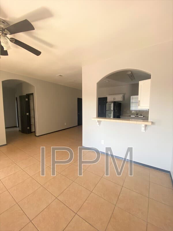 Mercedes Condo: 302 S FM491