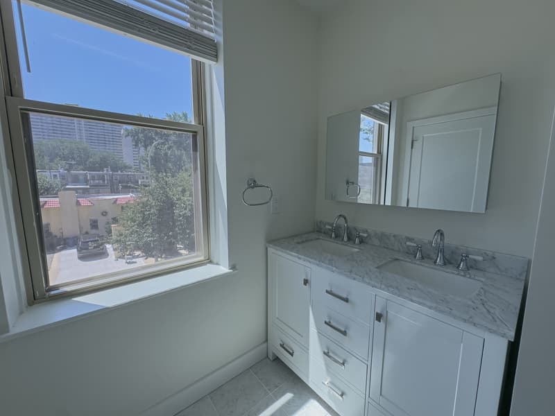 Philadelphia Condo: 2013 Green St - 2FL