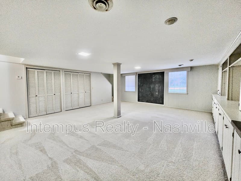 Brentwood House: 8124 Devens Dr