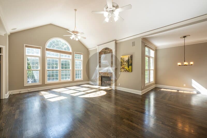 Kennesaw House: 5211 Hadaway Rd NW