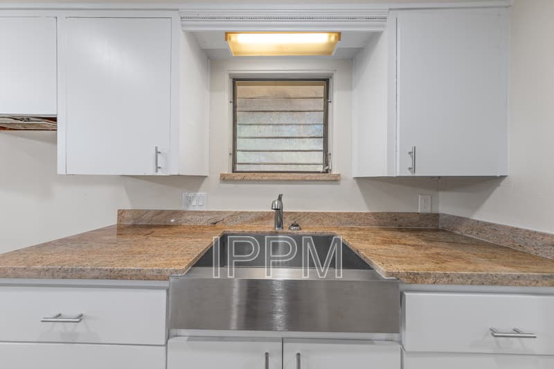 Harlingen House: 1651 Hamilton