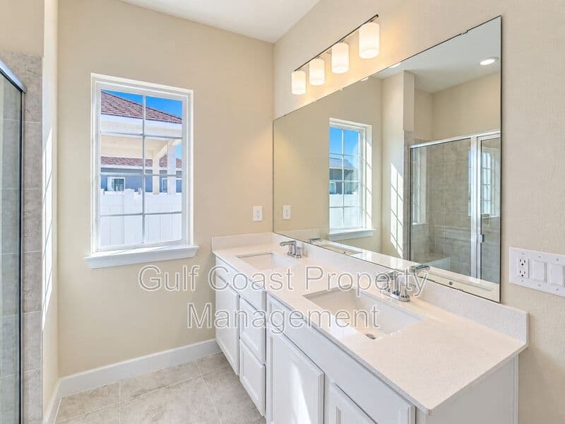Bradenton House: 4612 Spire Run