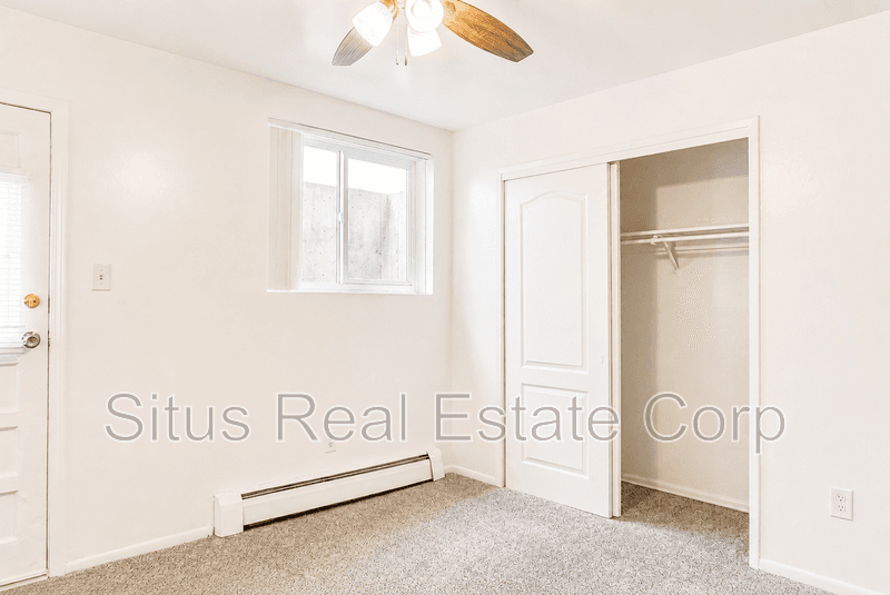 Lakewood House: 1330 Zephyr St.