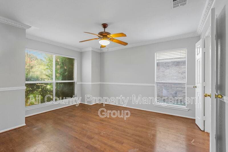 Fort Worth House: 813 Jockey Club Lane