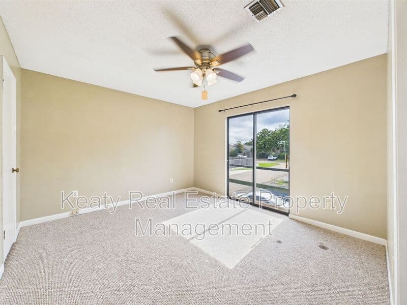 Lafayette House: 307 Cougar Ridge
