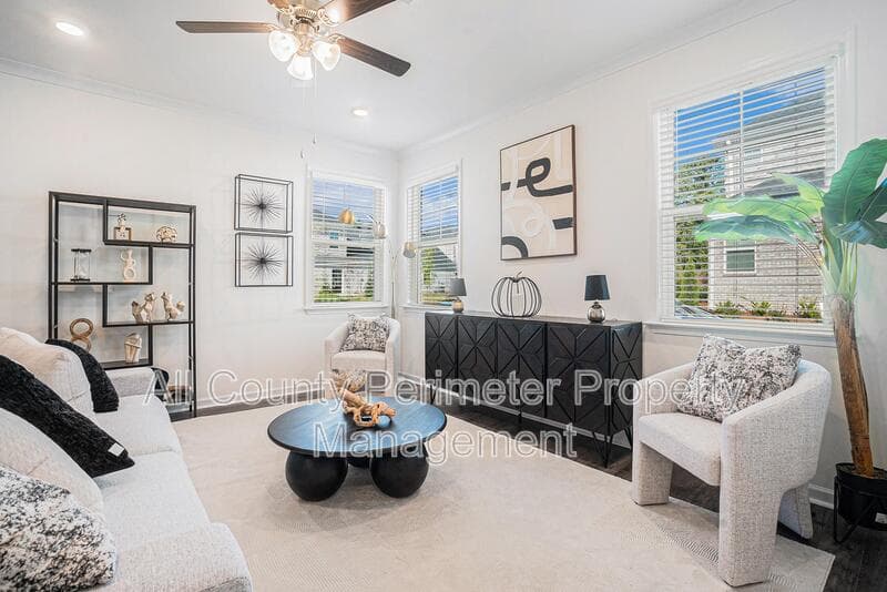 Loganville House: 607 Silver Moon Drive