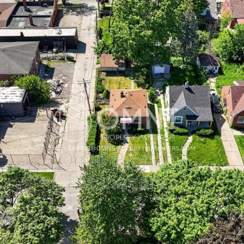 Detroit House: 11529 Roxbury St