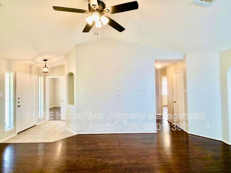 Round Rock House: 932 Monadale Trl