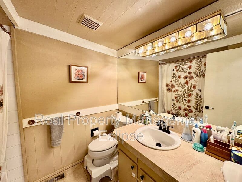 Bellevue House: 15130 SE 47th PL