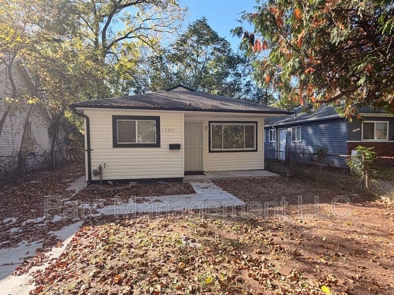 Detroit House: 15853 Dacosta Street