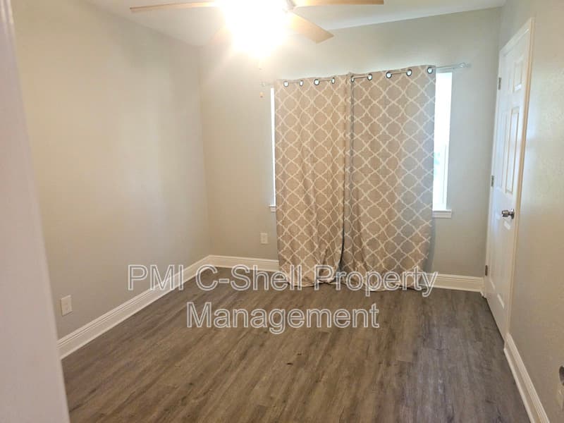 Pensacola House: 225 N Madison Dr