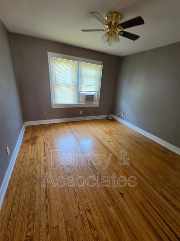 Louisville House: 3220 Grant Ave