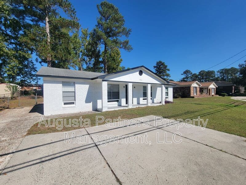 Augusta House: 2965 Meadowbrook Drive