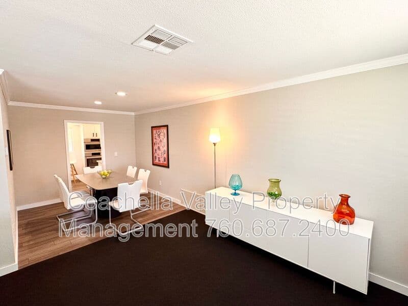 Palm Springs House: 2004 N San Antonio Rd