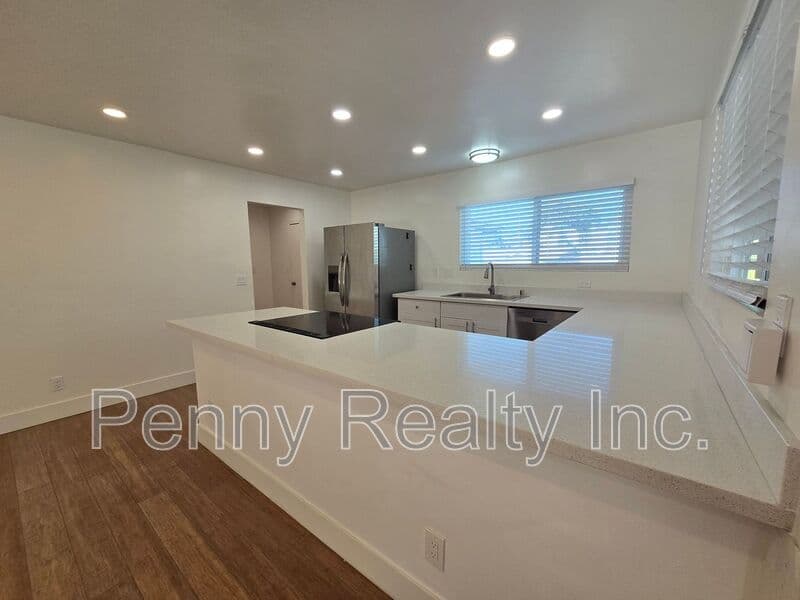 San Diego House: 6046 Reo Pl