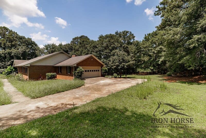 Athens House: 8671 Macon Hwy