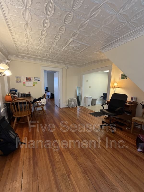 Burlington Condo: 465-467 Colchester Avenue - 1