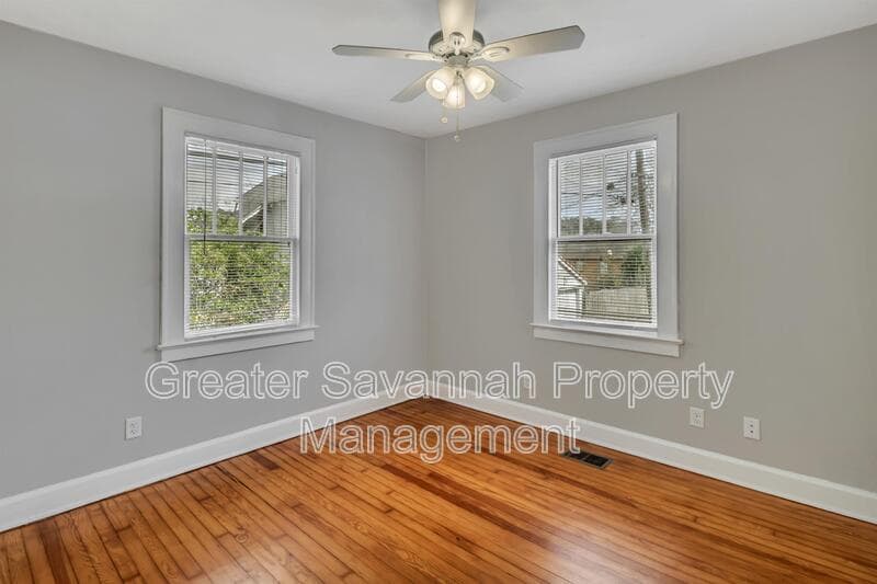 Savannah House: 916 East 35th Street
