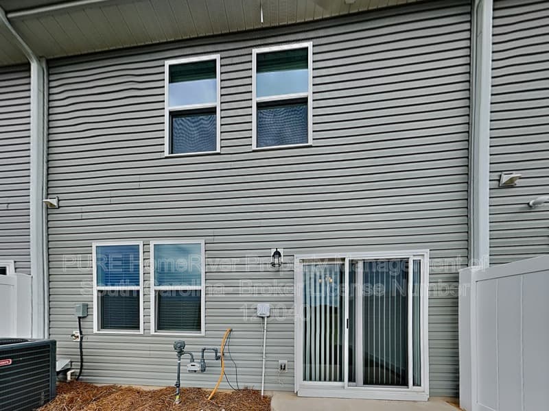 Elgin Townhome: 1054 Cornelia St