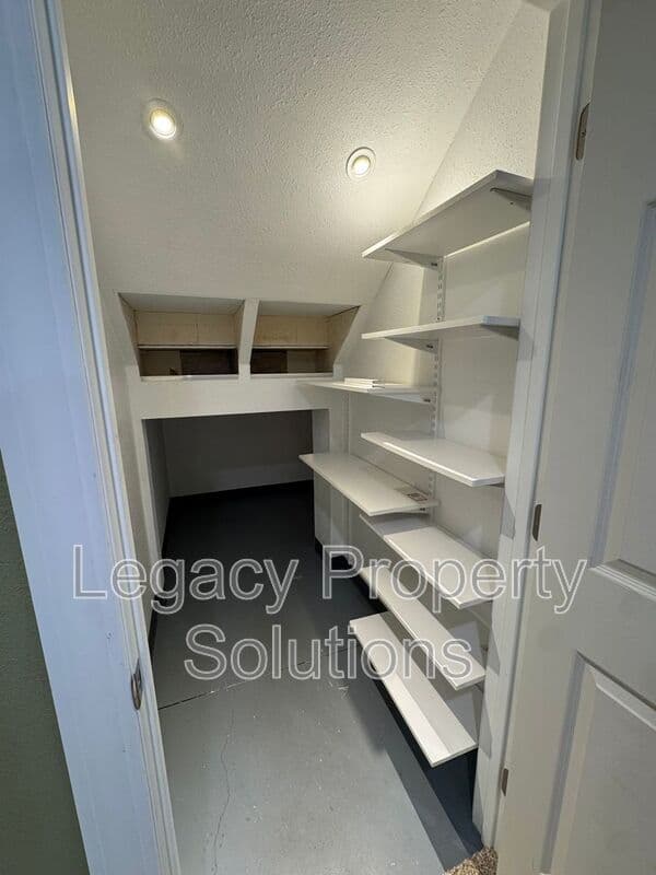 Mandan House: 3721 48th Street NW