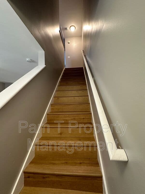Savannah House: 1308 Dieter St