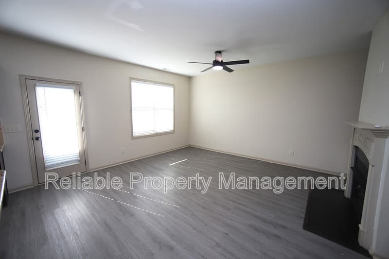 Clayton House: 198 Balboa Parkway