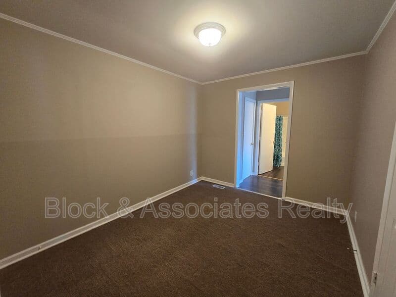 Greensboro House: 1605 Pichard St.