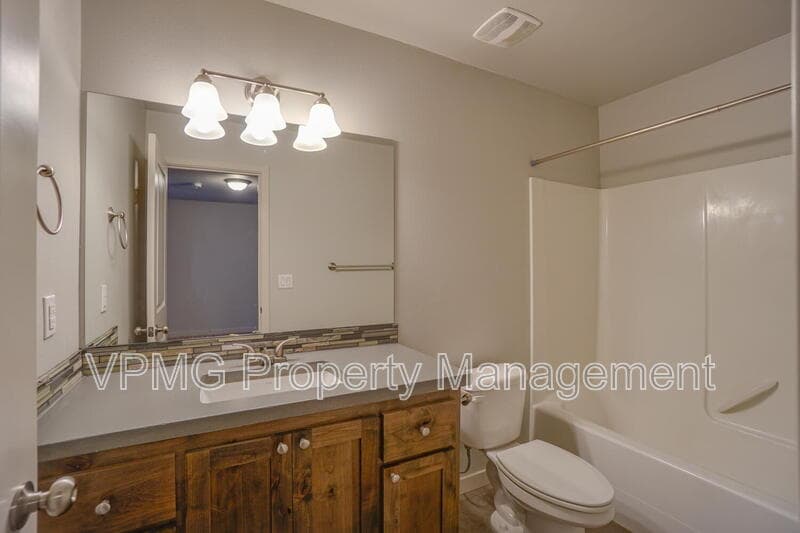 Ridgefield Townhome: 187 North 44th Place