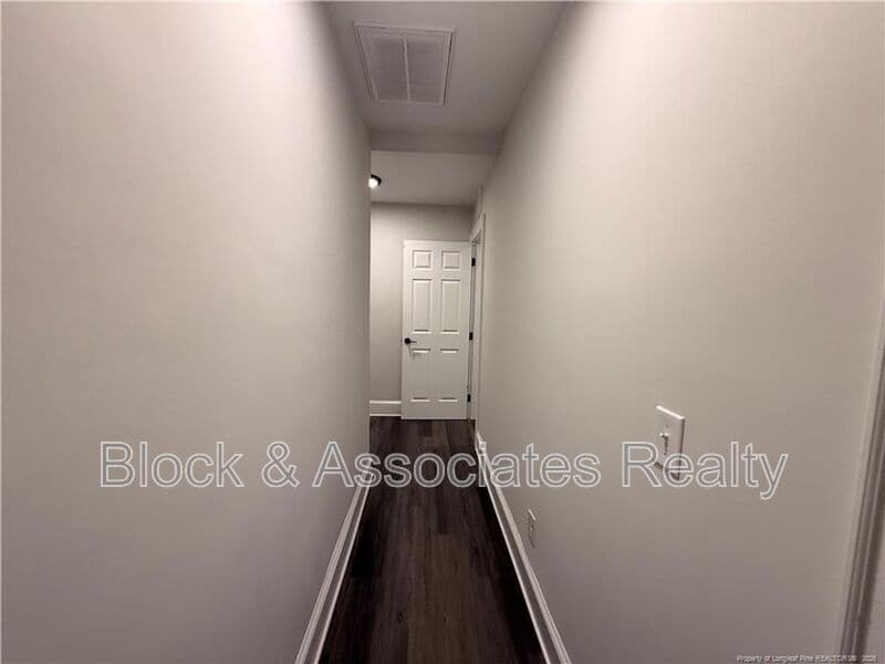 Fayetteville House: 110 KENSINGTON CIR