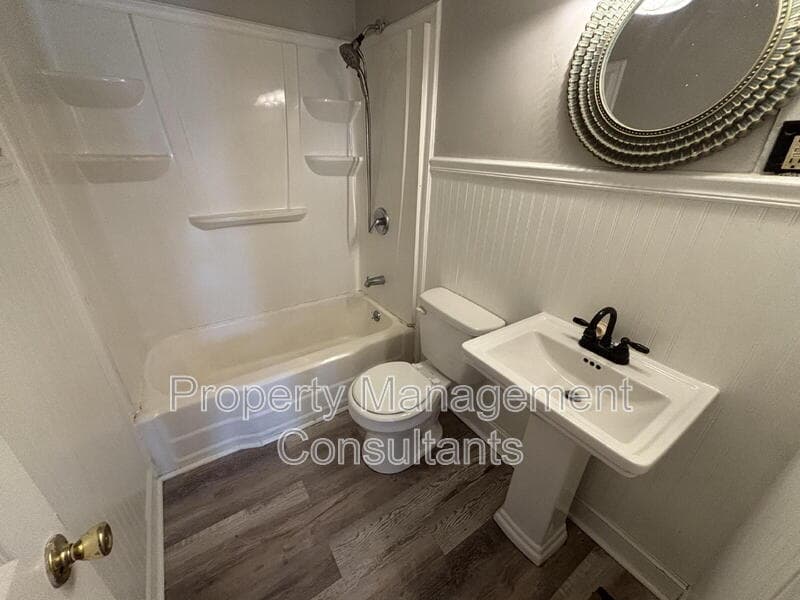 Huntsville House: 2303 Hammonds Avenue Northwest