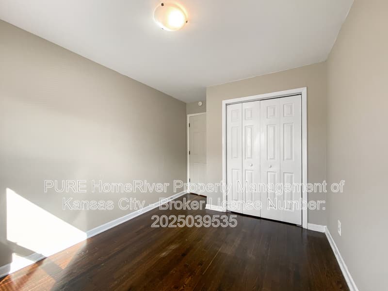 Kansas City House: 418 NE 55th St