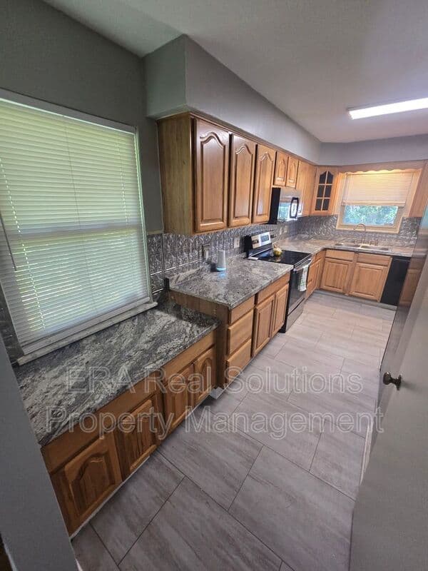 Columbus House: 3050 Clermont Rd