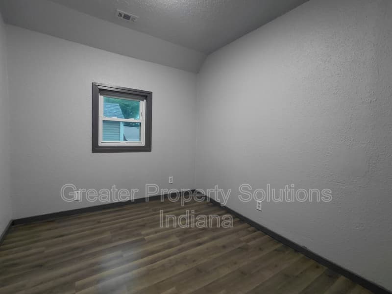 Michigan City House: 731 West 4th StUpper