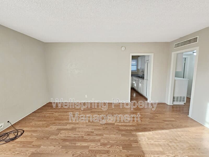 Ridgecrest Condo: 137 S Richmond B
