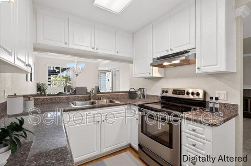 Oakland House: 660 Canyon Oaks Dr