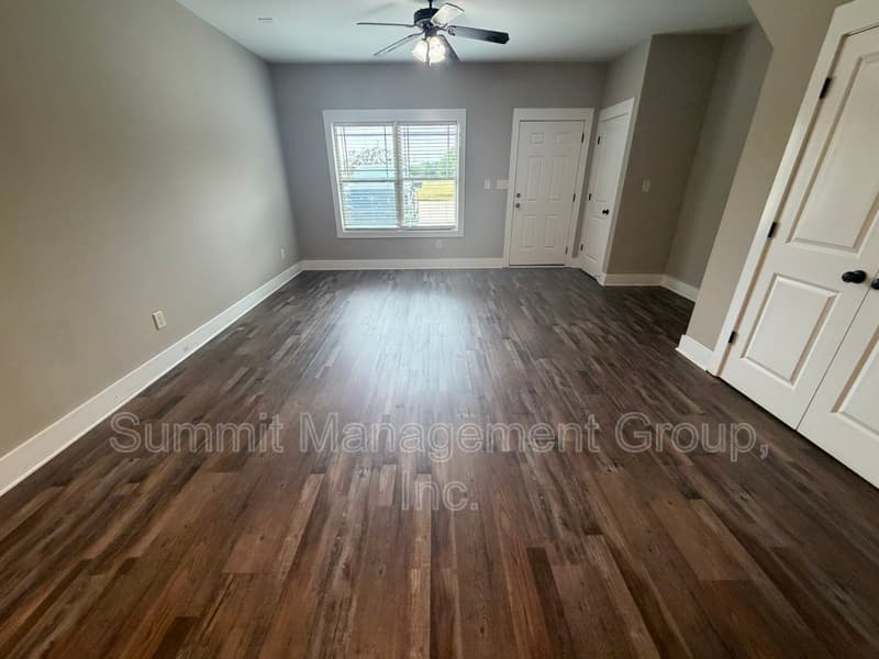 Jackson Condo: 860 S Harkness Street, Unit D