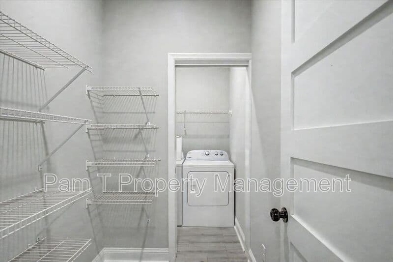 Savannah Condo: 1019 W 35th St