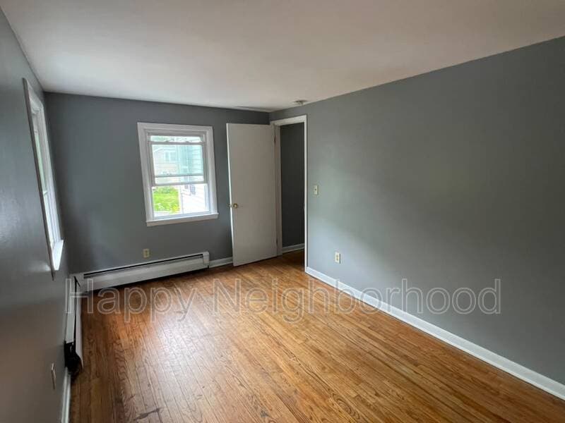 Meriden House: 16 Atkins StreetUnit 4
