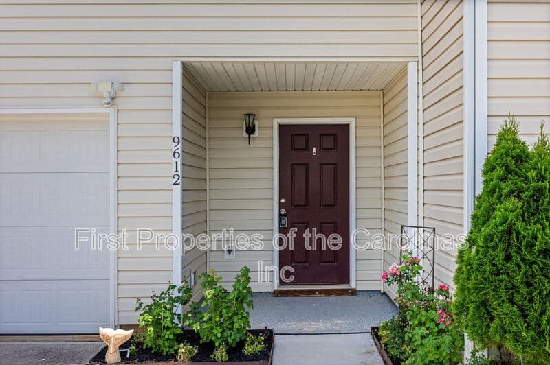 Charlotte Townhome: 9612 Brackenview Ct.