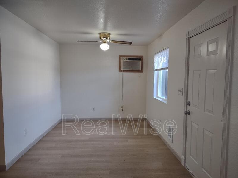 Sutherlin Condo: 120 Sunny Ln